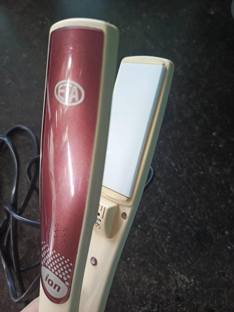 Žehlička na vlasy eta, 