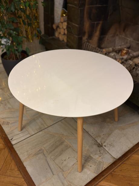 Stolik biely, 