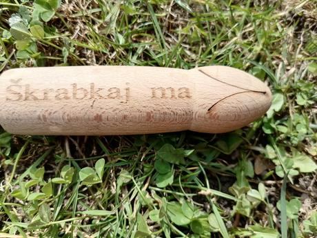 .škrabka na zeleninu a ovocie,