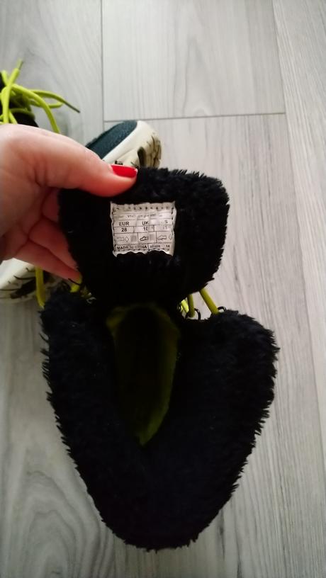 Čižmy s pestrými šnúrkami, 28