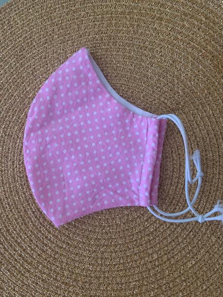 Bodkované ružové rúško, 