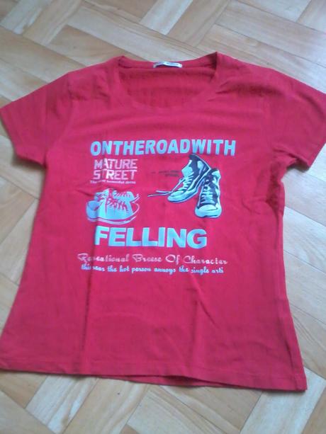 Červené tričko s krátkym rukávom, s