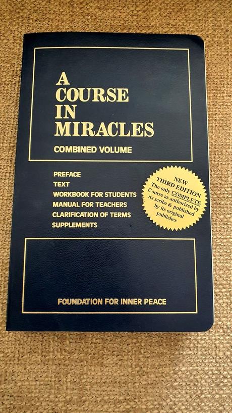 Kniha a course in miracles, 3. vydanie,