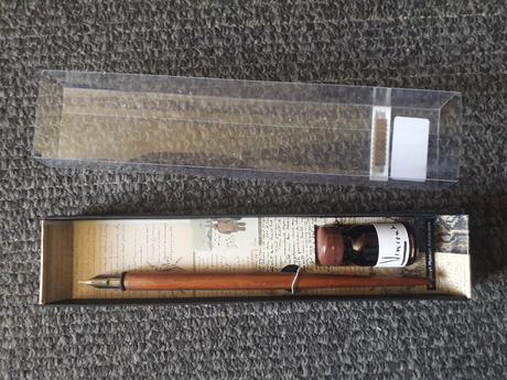 Kaligrafia fantasy vintage perá, 