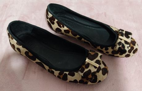 Baleríny s zvieracím vzorom a kovovou sponou, 36