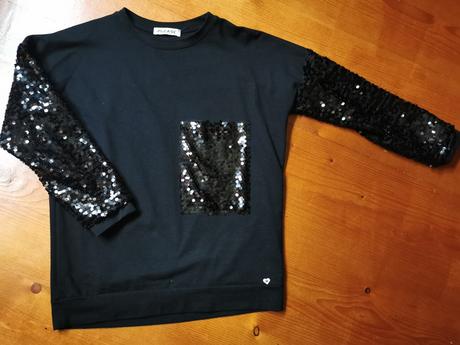 Čierna mikina s flitrami please, s