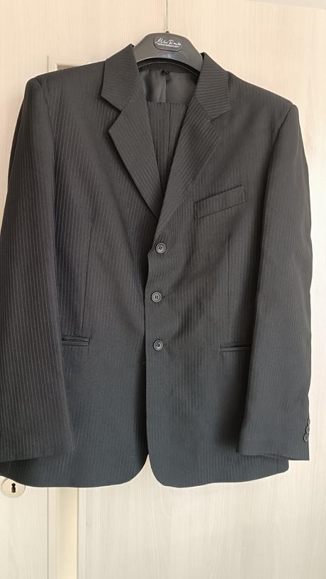 Pánsky oblek čiernej farby s pružkom, 54