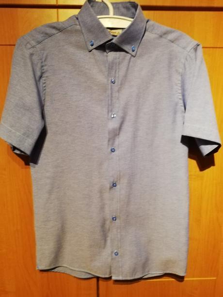 Jedenkrát oblečená pánska košeľa, 39