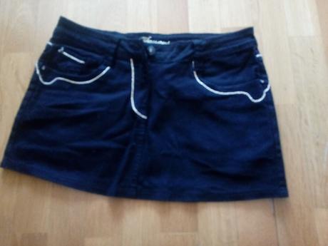 Černa minisukňa, 38