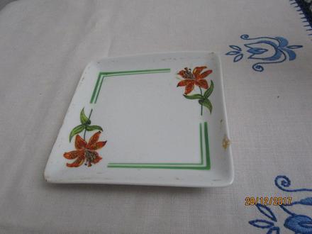 1913. štvorcový tanierik,