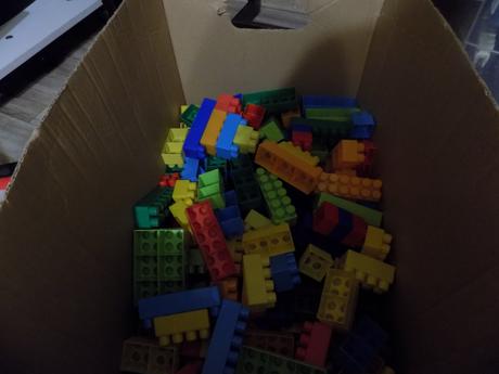 Hračky-stavebnice, puzzle, kocky, 