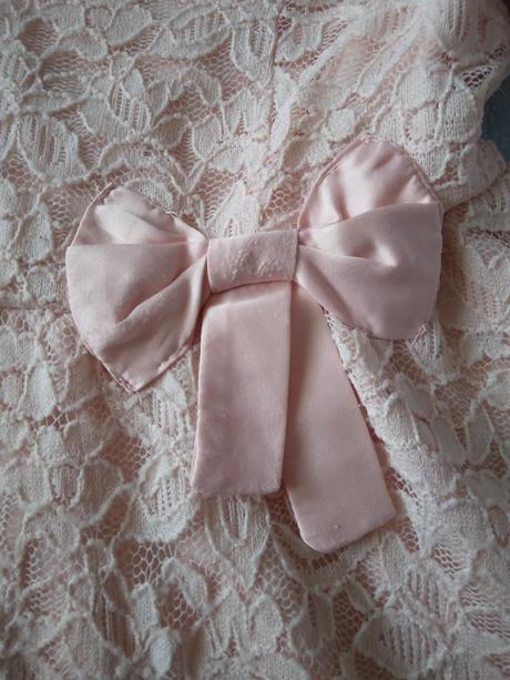 Čipkované šaty, 122