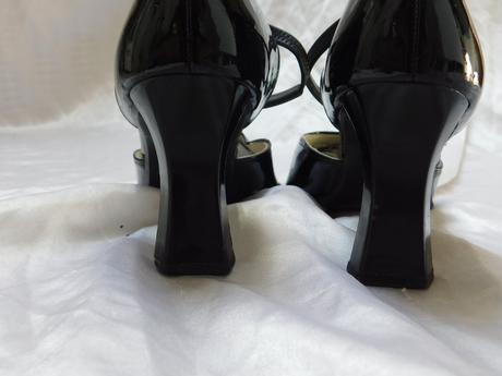 Pekne lakovane sandalky, c&a,38