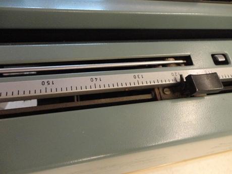 Písací stroj - retro,