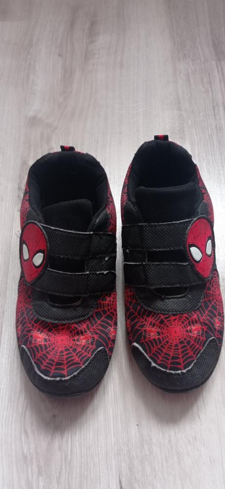 Tenisky spiderman, 31