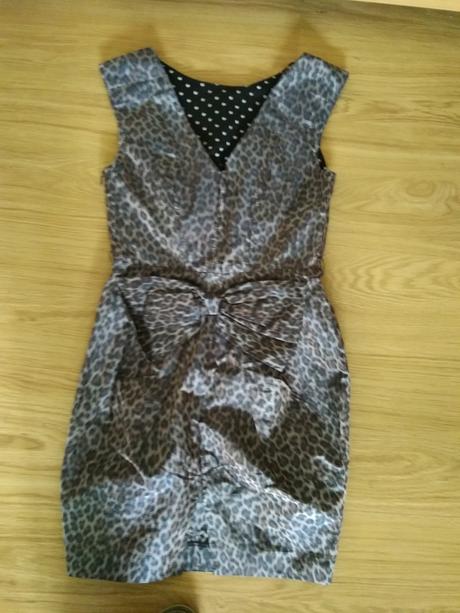 Nenosené šaty vel. 38 a darčeky, river island,38