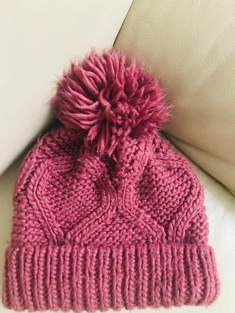 Pletená hrejiva zimná čiapka s brmbolvom, zara,140