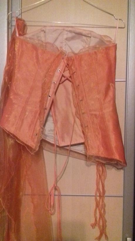 Spoločenské šaty, 36