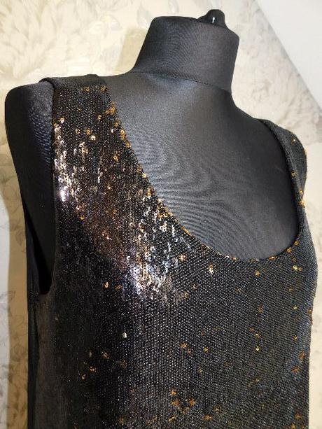 Velmi pekne flitrovane saty, 40