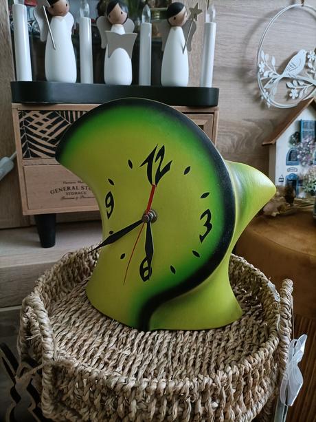 Krásne nadčasové hodiny výpredaj, 