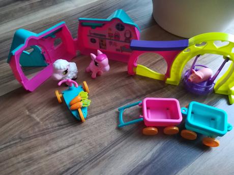 Domček s hojdačkou pre zvieratá, 