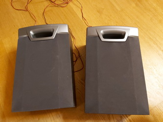 Reproduktory v drevenej bedni, 