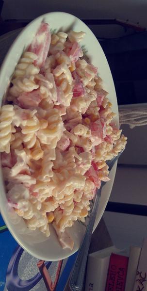 Vynikajúci studený cestovinový šalát.