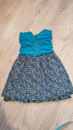 Šaty bez ramienok, s