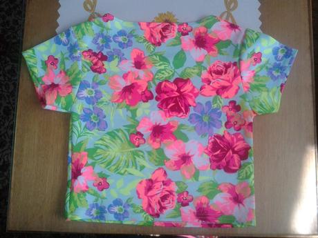Kvetované pestré krátke tričko, 152