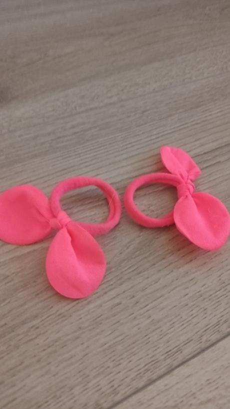 Ružové gumičky s mašličkami, 