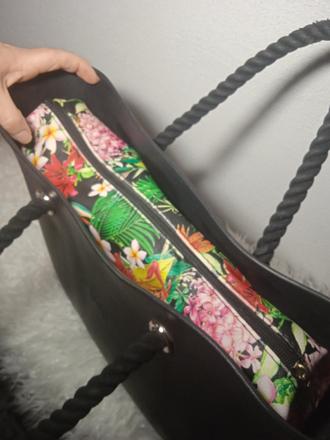 Kabelka s nápisom obag,