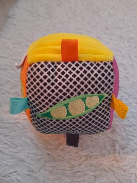 Plyšová interaktívna kocka,