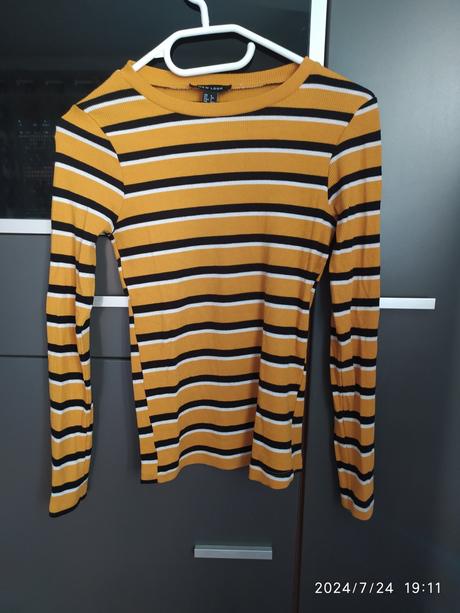 Balík oblečenia, s