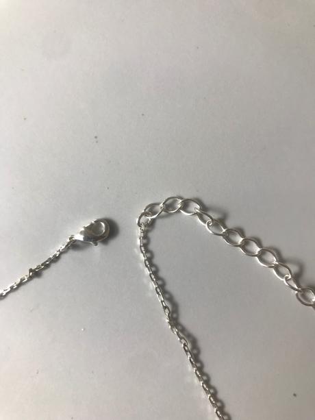 Retiazka nekonečno, avon