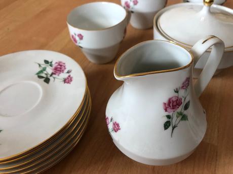 Čajová súprava vo vintage štýle, 