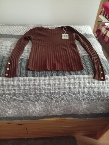 Tenký uplet svetrík s gombíkmi., xl