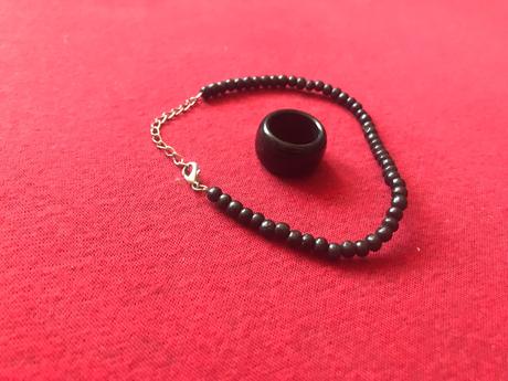 Naramok dreveny s prstenom plastickym,