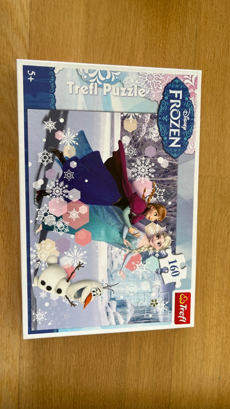 Frozen puzzle značky trefl,