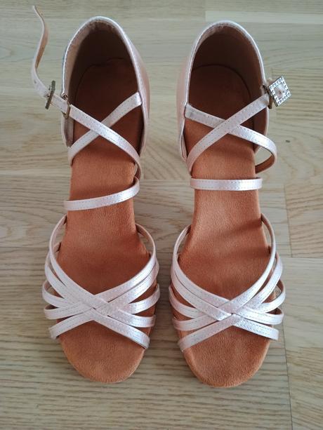 Tanečné topánky, 37