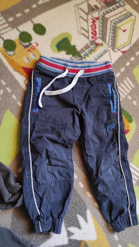 3 ks nohavice na 2-3 roky spoku 5 eur, zara,98