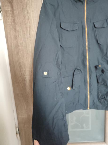 Čierna tenšia vetrovka zn. elvine, xs