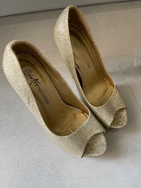 Zlaté lodičky na platforme, 37