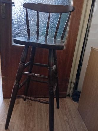 Starožitná stolička v dobrom stave,