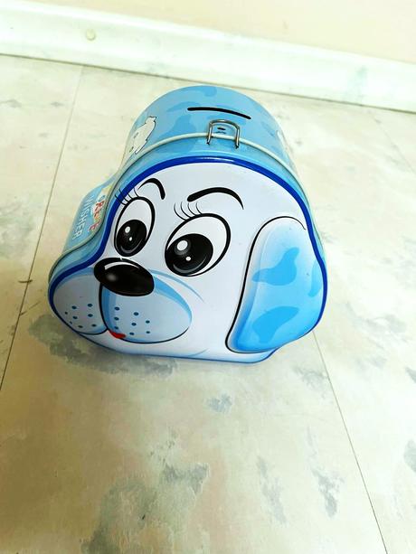 Plechová veľká pokladnička,