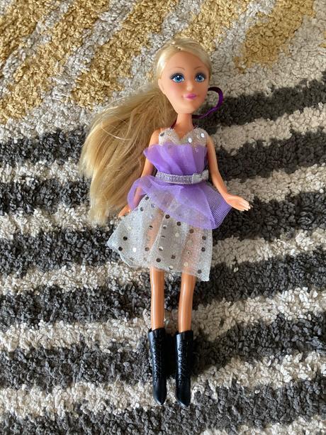 Blond bábika v čižmách, 