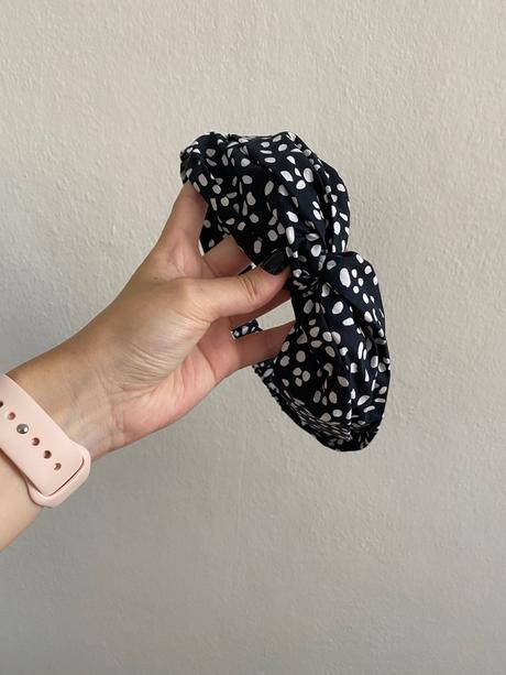 Ciernobiela čelenka, 