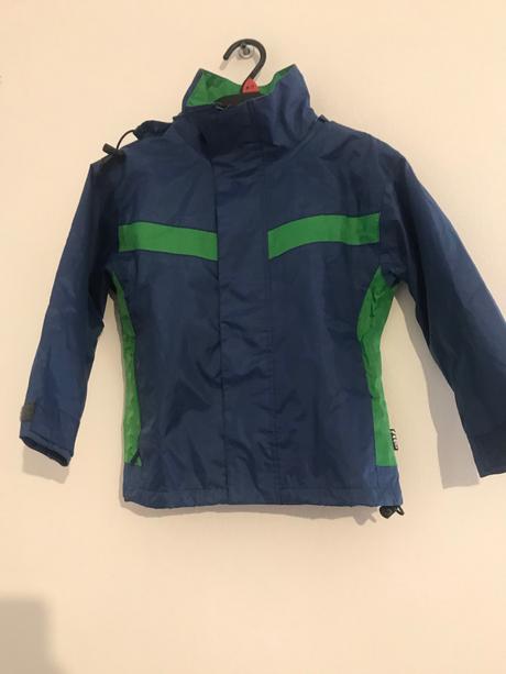 Nepremokavá bunda, 92