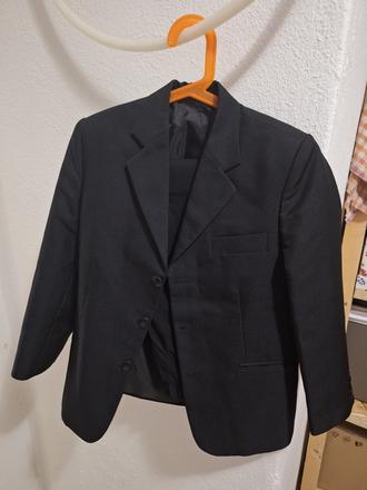 Chlapčenské sako a nohavice, 134