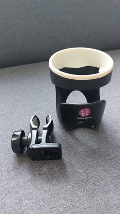 Univerzalny drziak na napoje, petite&mars