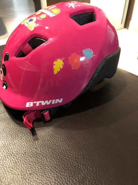 Detska cyklamenova cyklistická prilba, s